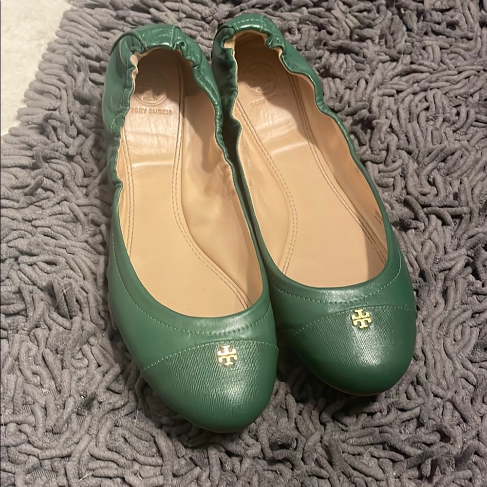 Tory Burch Green Leather Flats with Logo Medallion